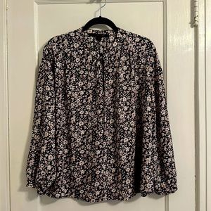 Grey/white/pale pink flower blouse- size large